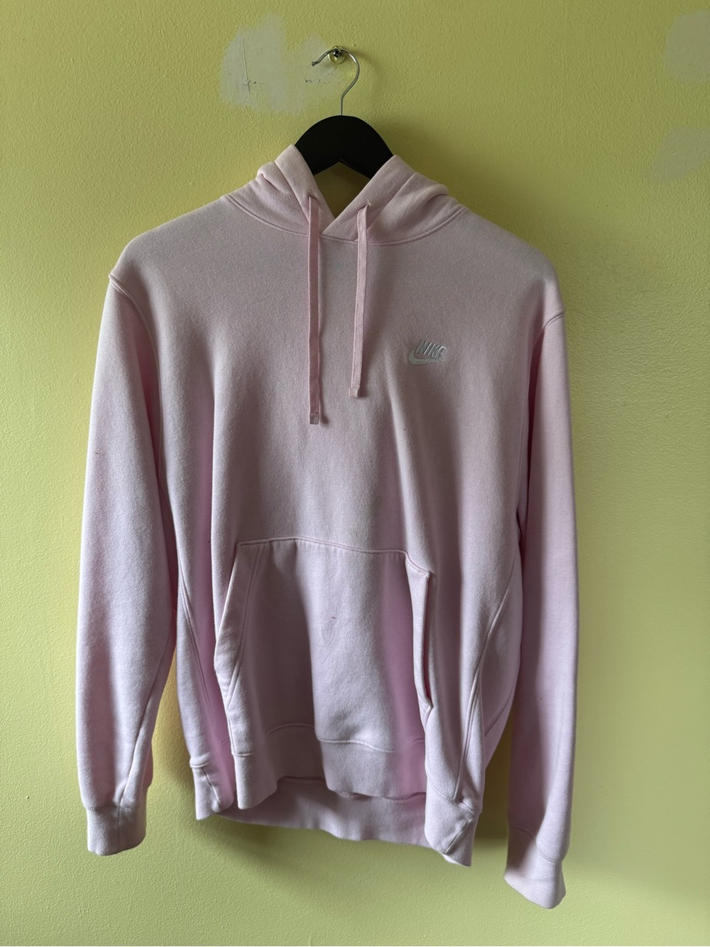 Nike Women’s Pastel Pink Pullover Hoodie with Subtle Logo